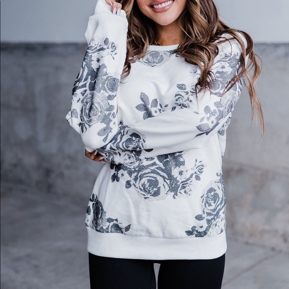 NWT Ampersand Ave Bed of Roses Fleece Pullover - Picture 1 of 5